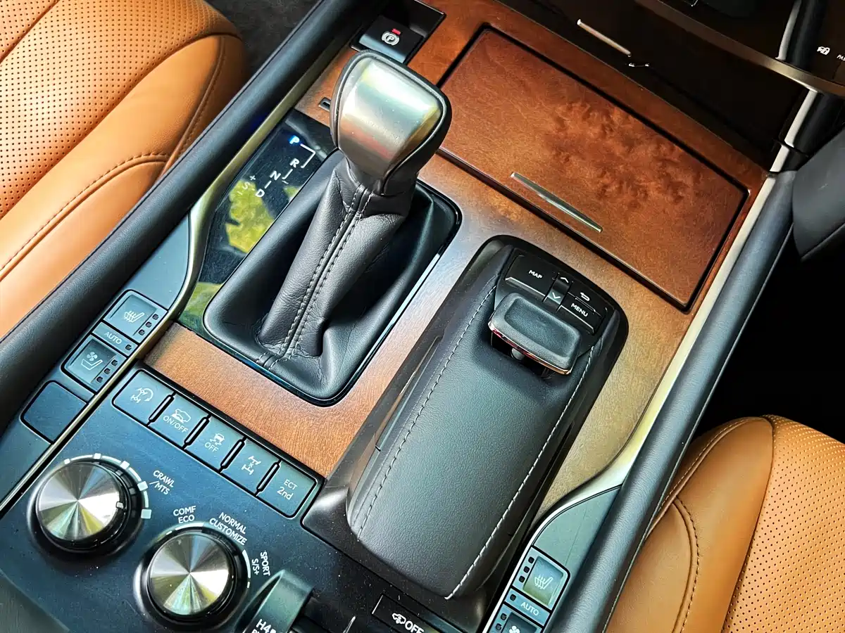 Lexus LX фото 8
