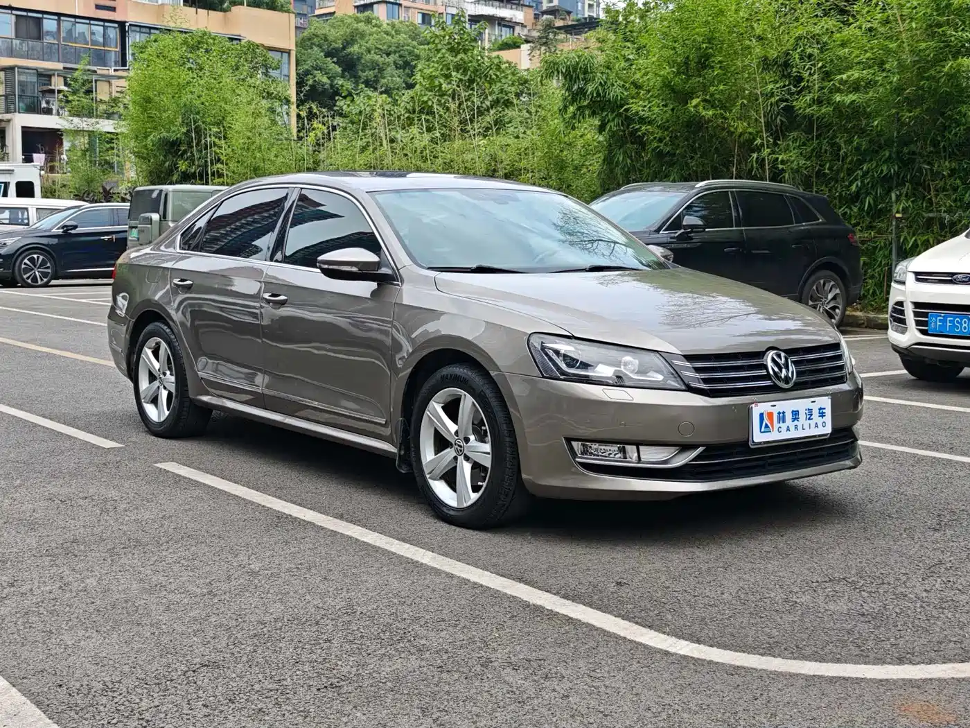 Volkswagen Passat 2014 1.8TSI DSG Executive Edition фото 2
