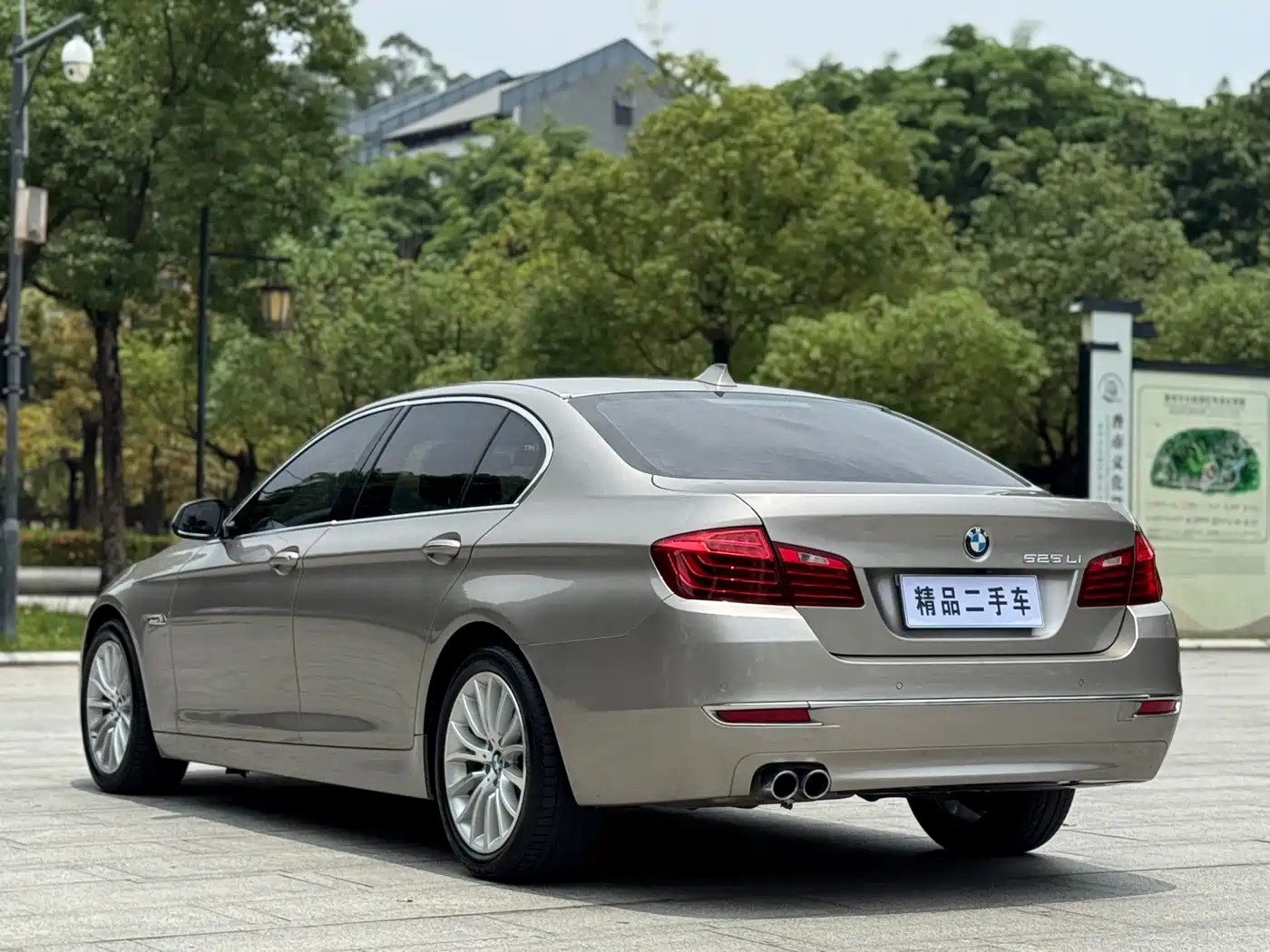 BMW 5 Series 2014 525Li Luxury Design Package фото 6