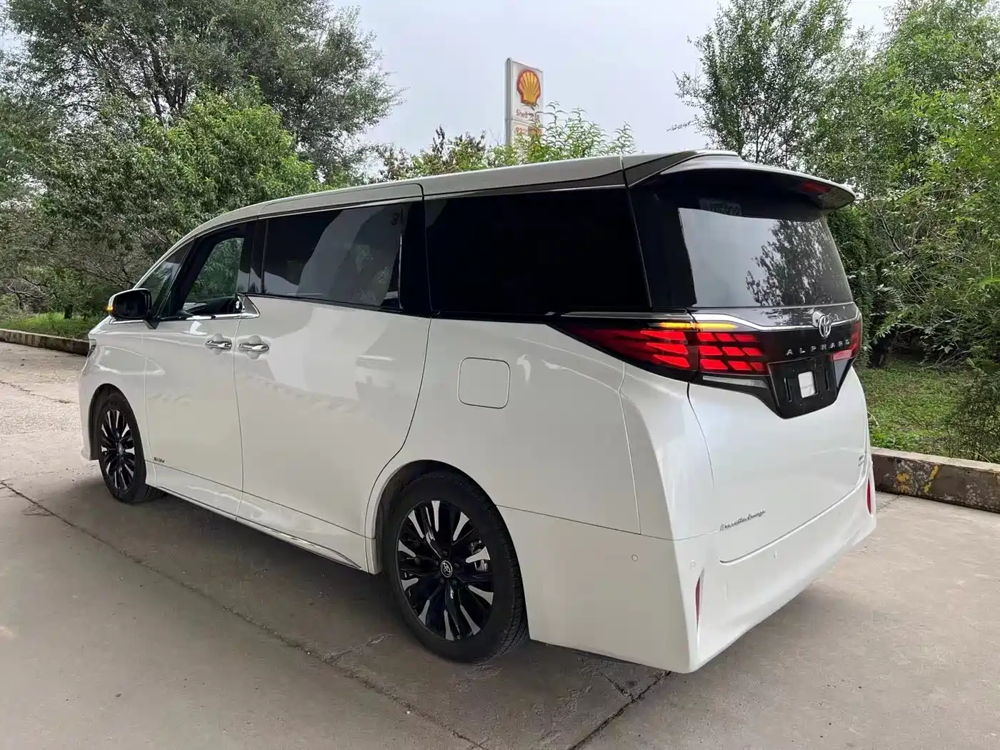 Toyota Alphard 2024 Hybrid 2.5L Ultimate Enjoyment Edition фото 9