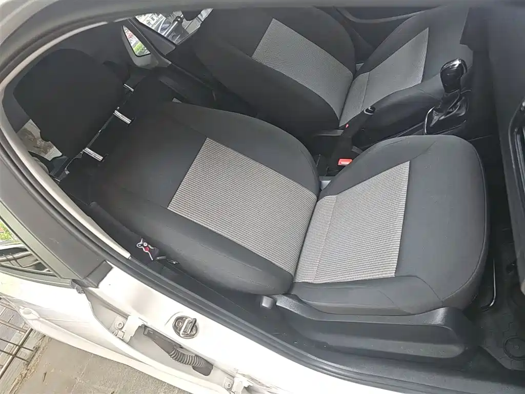 Volkswagen Polo 2016 1.4L Automatic Trend фото 25