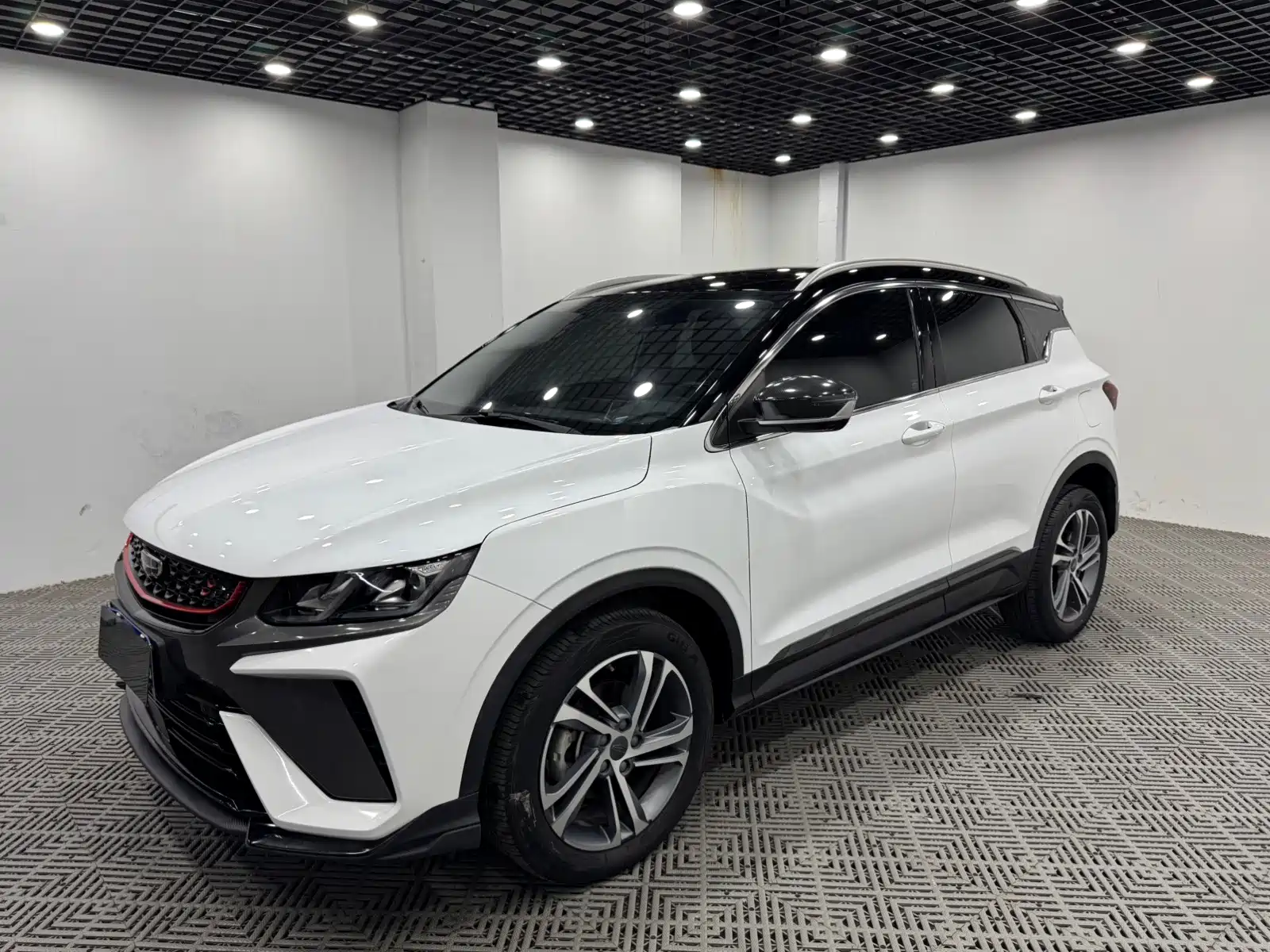Фото 3 - Geely Coolray