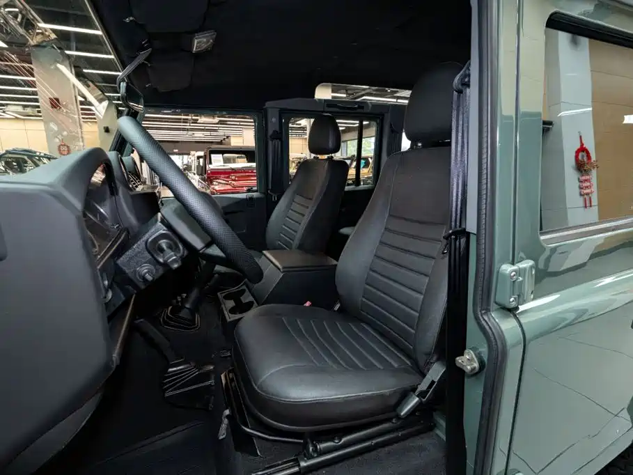 Фото 6 - Land Rover Defender