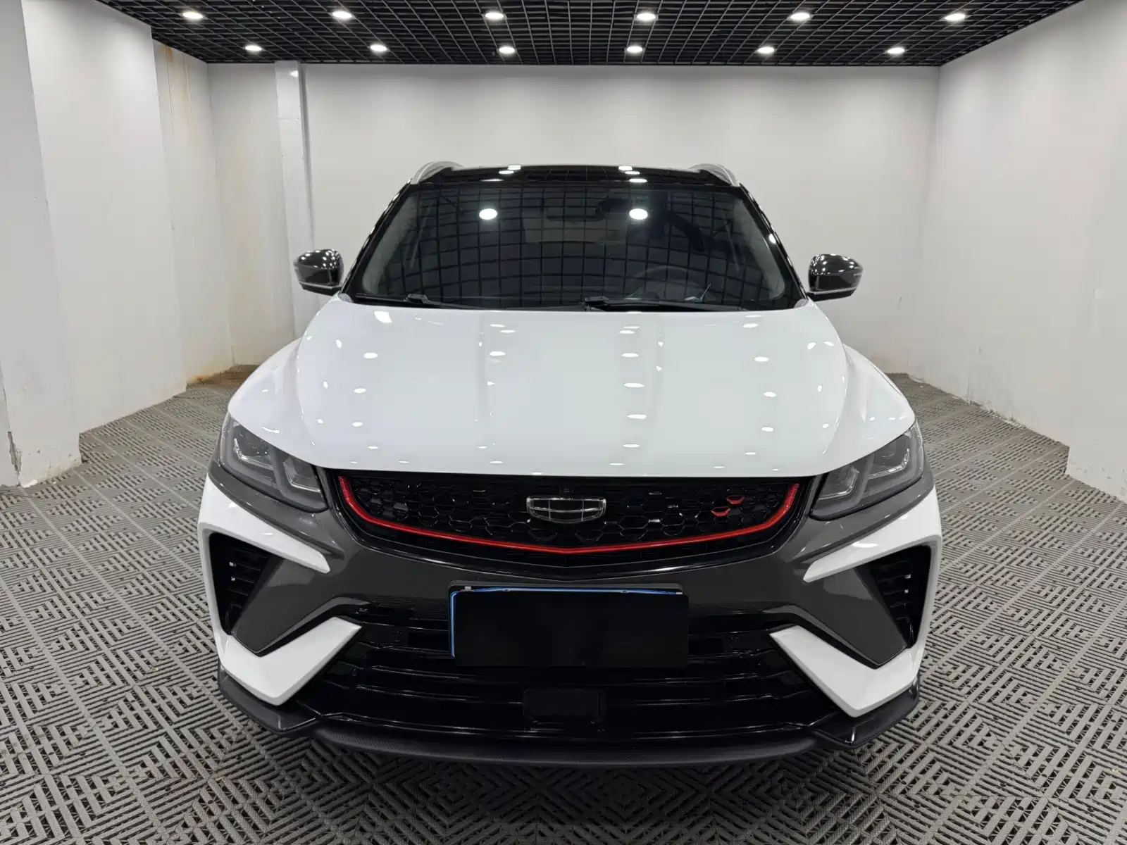 Фото 2 - Geely Coolray