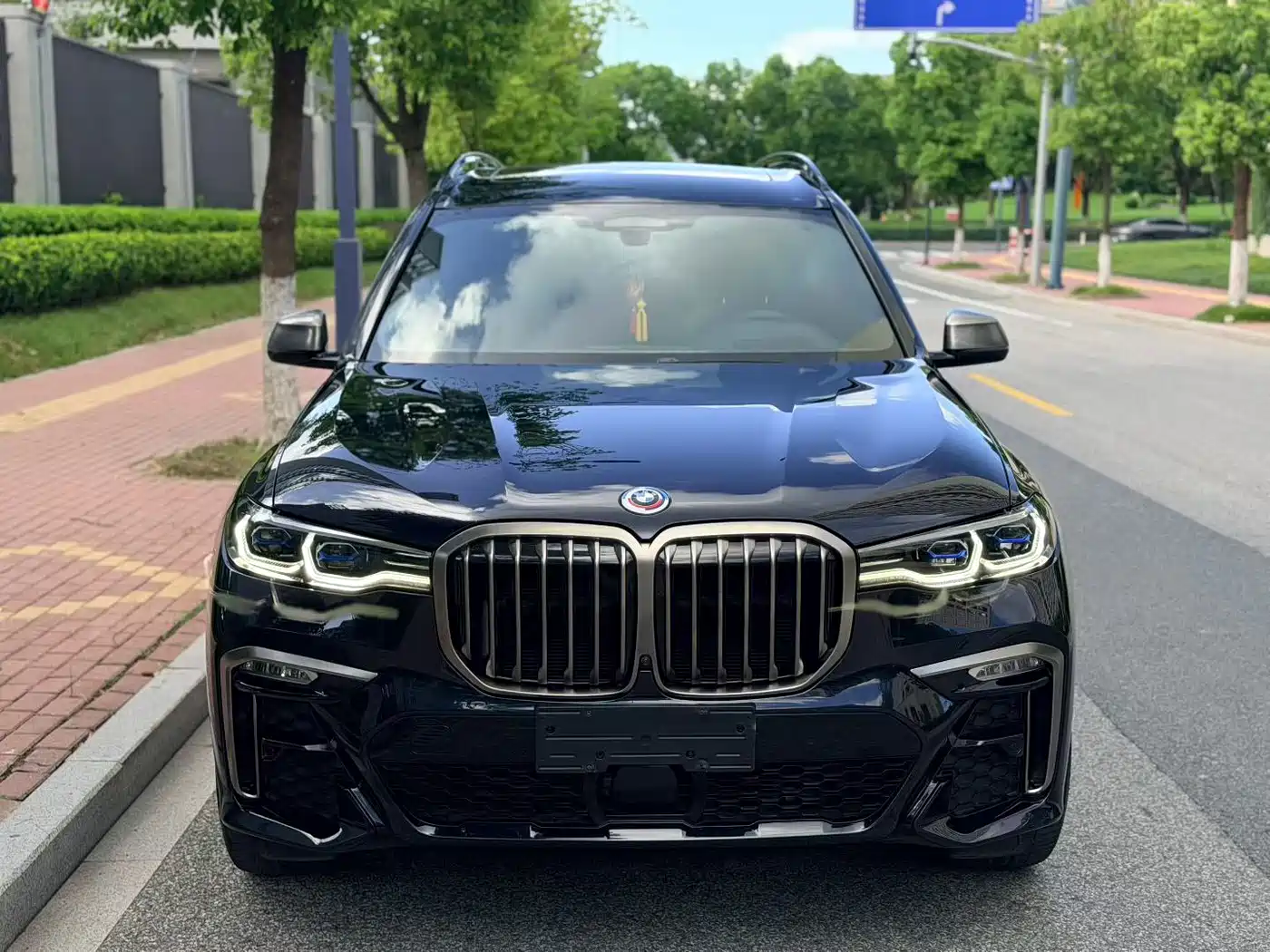 Photo 2 - BMW X7