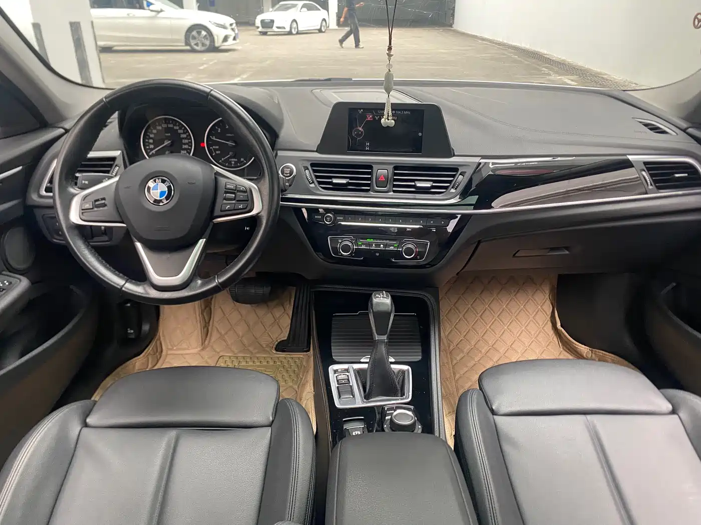 BMW 1 Series 2018 118i Sport Edition фото 6