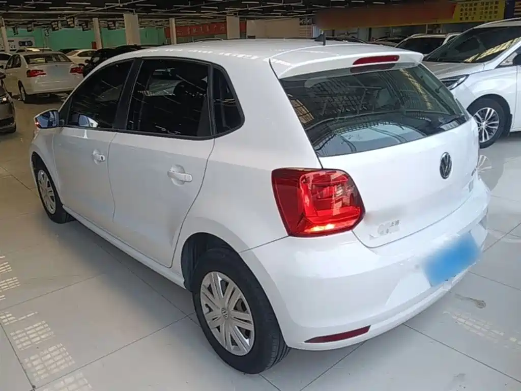 Volkswagen Polo 2016 1.4L Automatic Trend фото 5