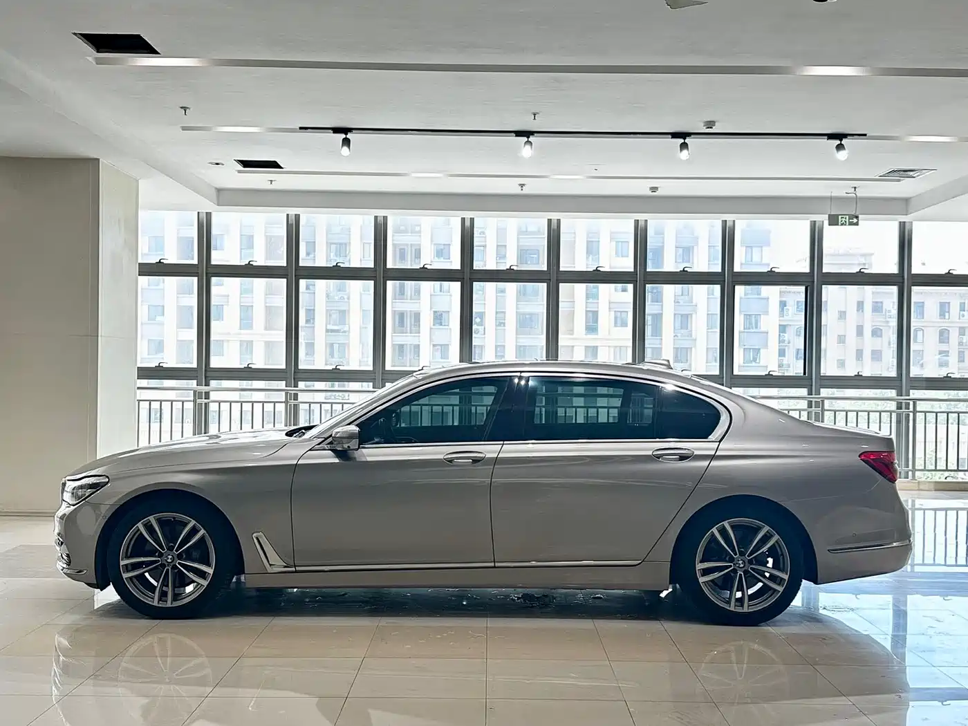 Фото 8 - BMW 7 Series