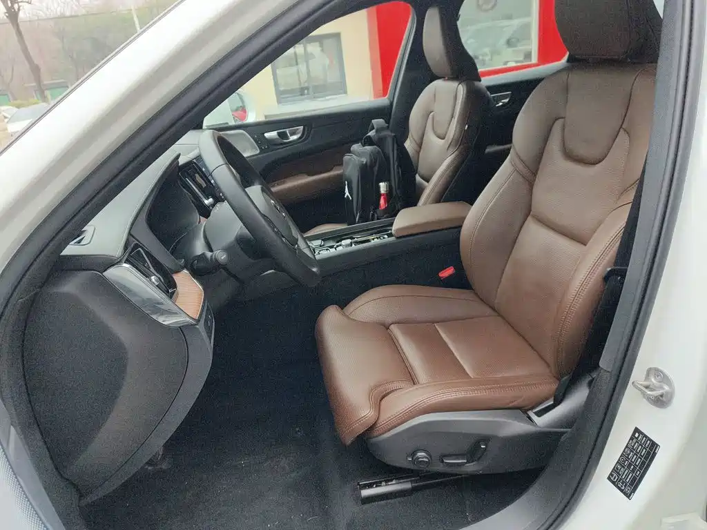 Volvo XC60 Plug-in Hybrid 2024 2025 Plug-in Hybrid Long Range AWD Zhiya Luxury Edition