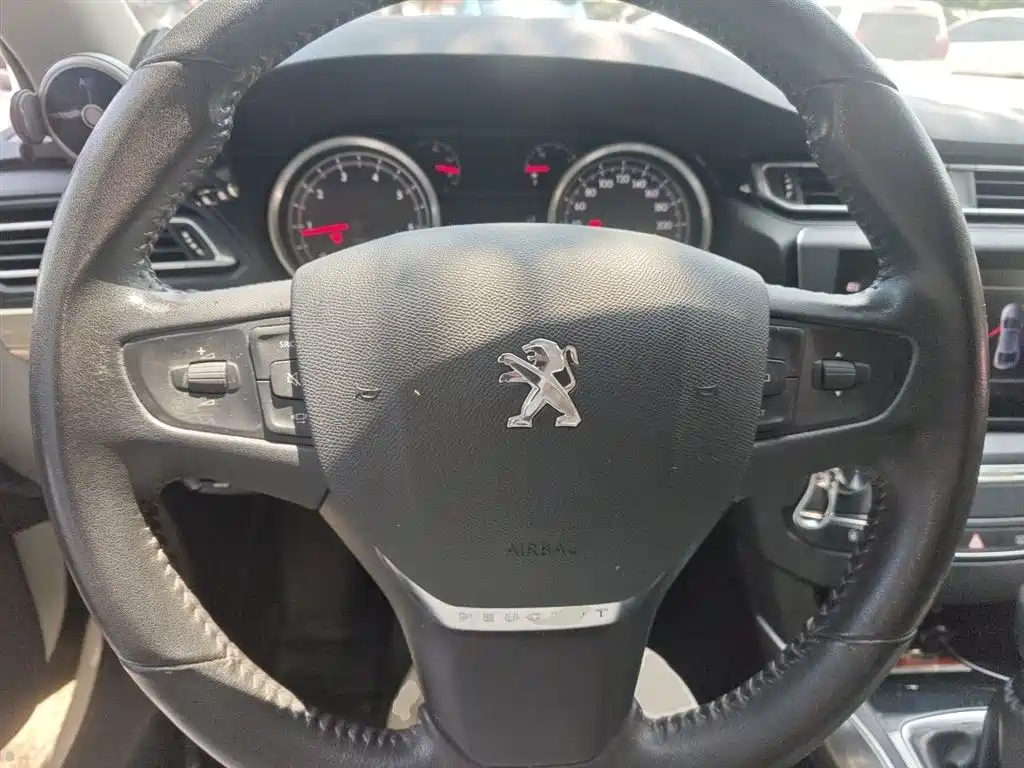 Peugeot 408 2015 Model 1.2T Automatic Luxury Edition фото 7