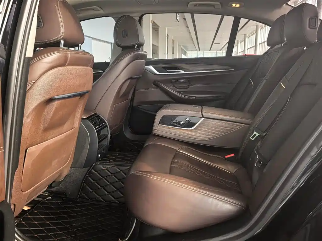 Photo 10 - BMW 5 Series