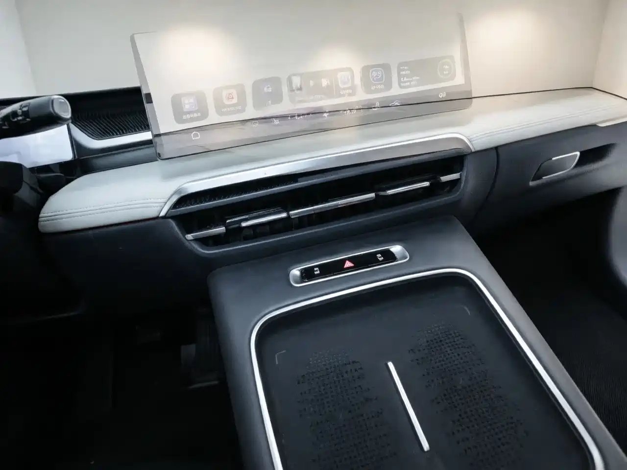 Voyah Auto Voyah Dreamer 2025 PHEV AWD Flagship Qian Kun Edition фото 6