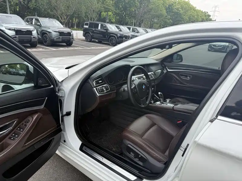 BMW 5 Series 2014 525Li Luxury Design Package фото 4