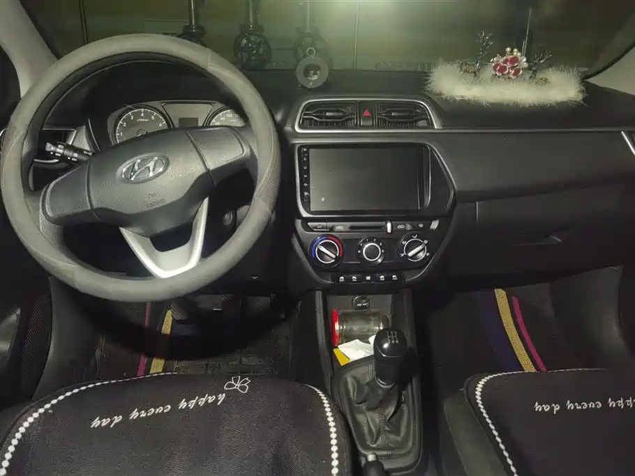 Hyundai Verna 2020 1.4L Manual GL Renewal Edition фото 12