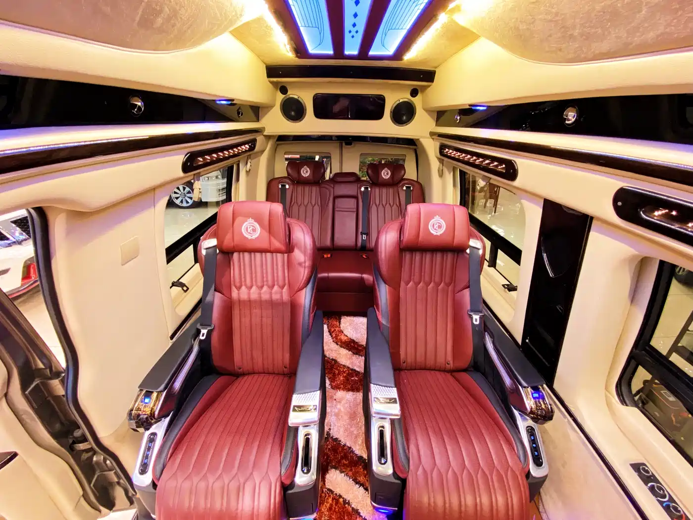 GMC Savana 2015 6.0L G600L Elegance Edition фото 15