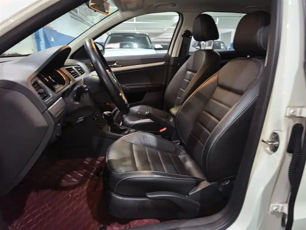 Volkswagen Lavida Tour 2017 230TSI DSG Comfort Edition фото 14