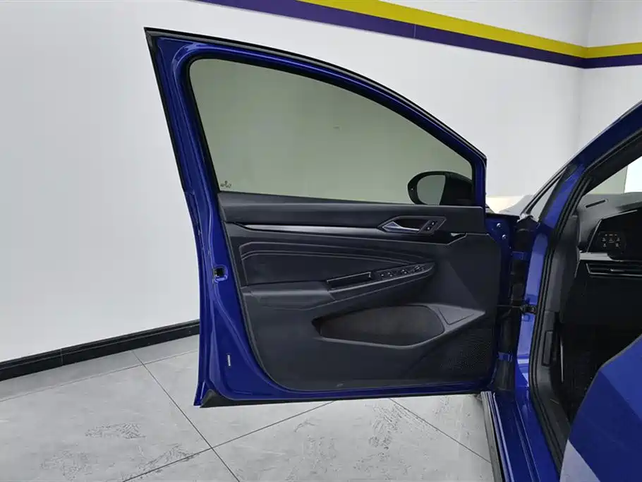 Volkswagen Golf 2021 280TSI DSG R-Line фото 7