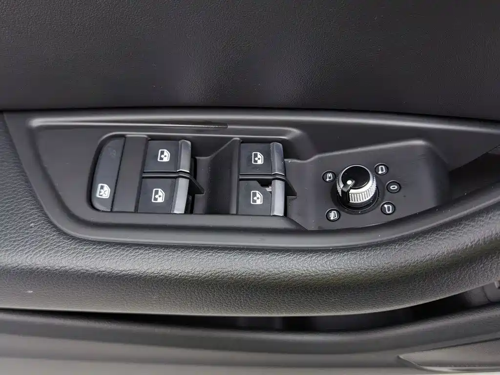 Фото 9 - Audi A4L