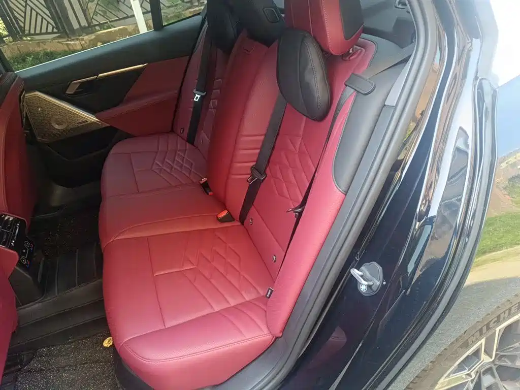 BMW 5 Series 2025 530Li Premium M Sport Package фото 15