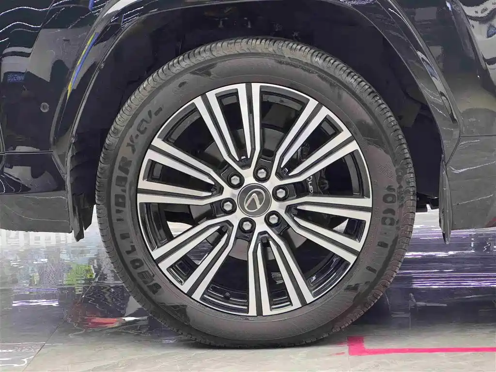 Lexus LX 2025 700h Boundary Edition фото 4
