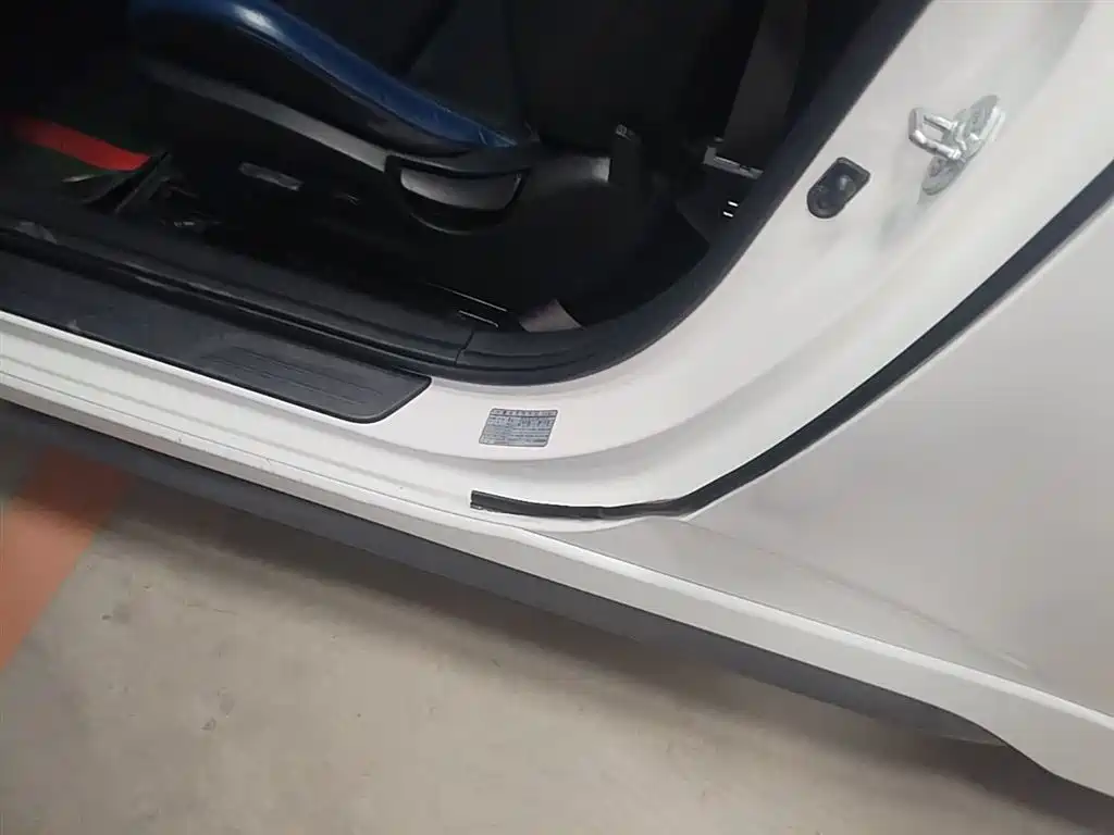 Hyundai Veloster 2015 1.6T Automatic Luxury Edition фото 22