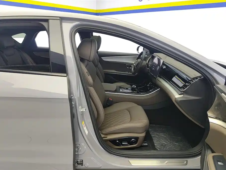 BYD Han 2025 DM-i 125KM Premium фото 8