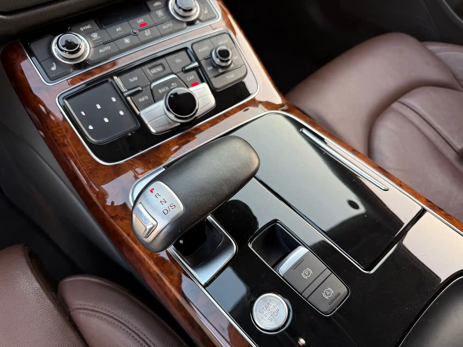 Фото 18 - Audi A8