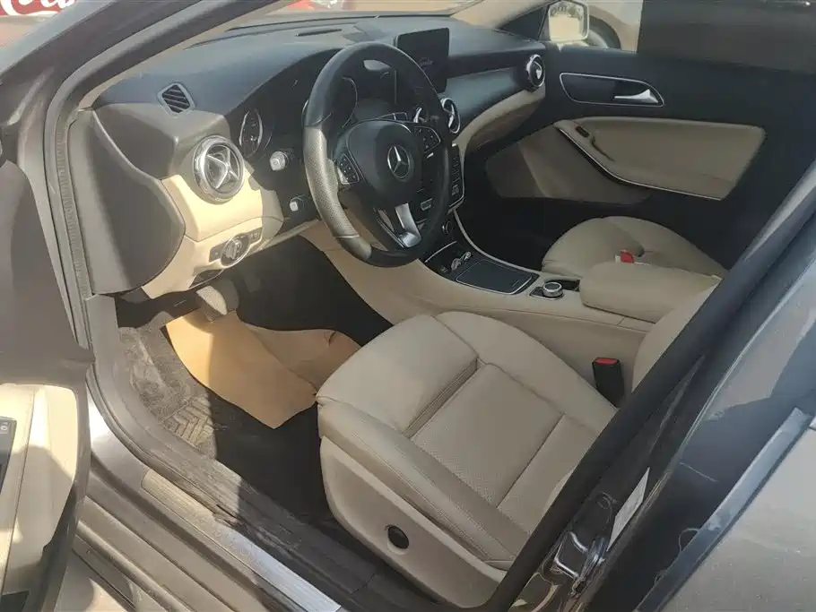 Mercedes-Benz GLA 2018 GLA 200 Dynamic фото 9