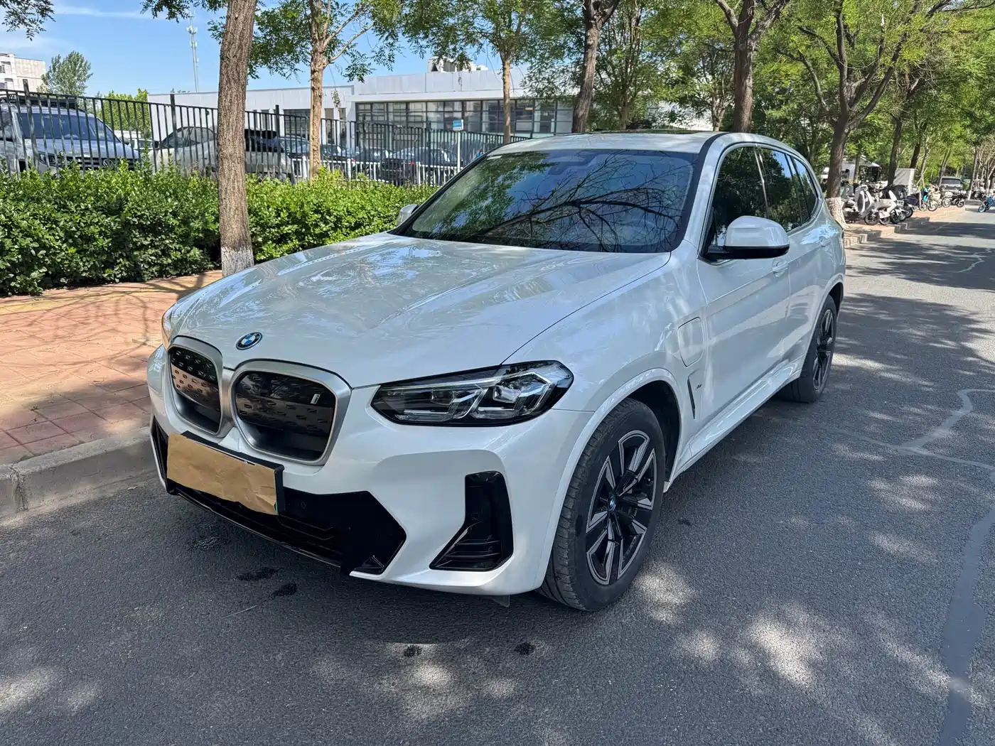 BMW iX3 2024 Leading Edition
