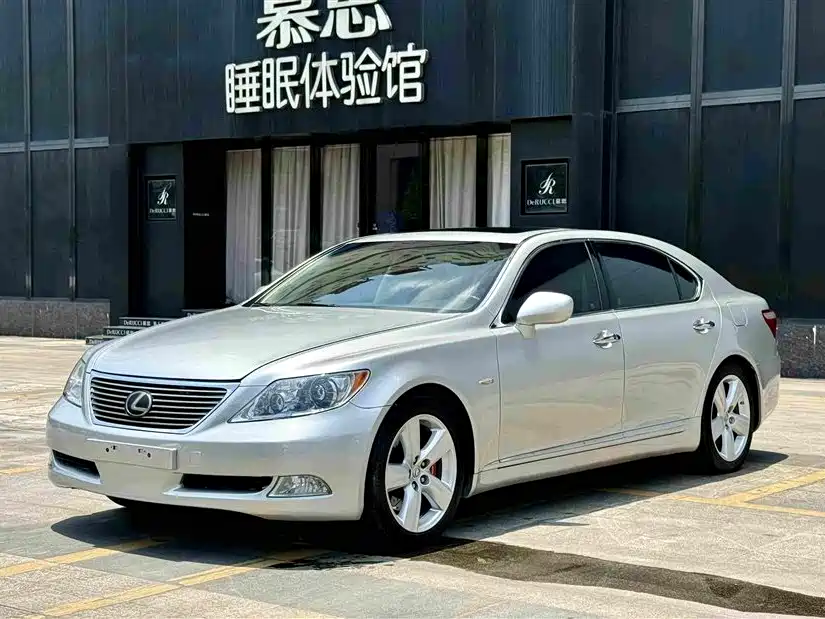 Photo 1 - Lexus LS