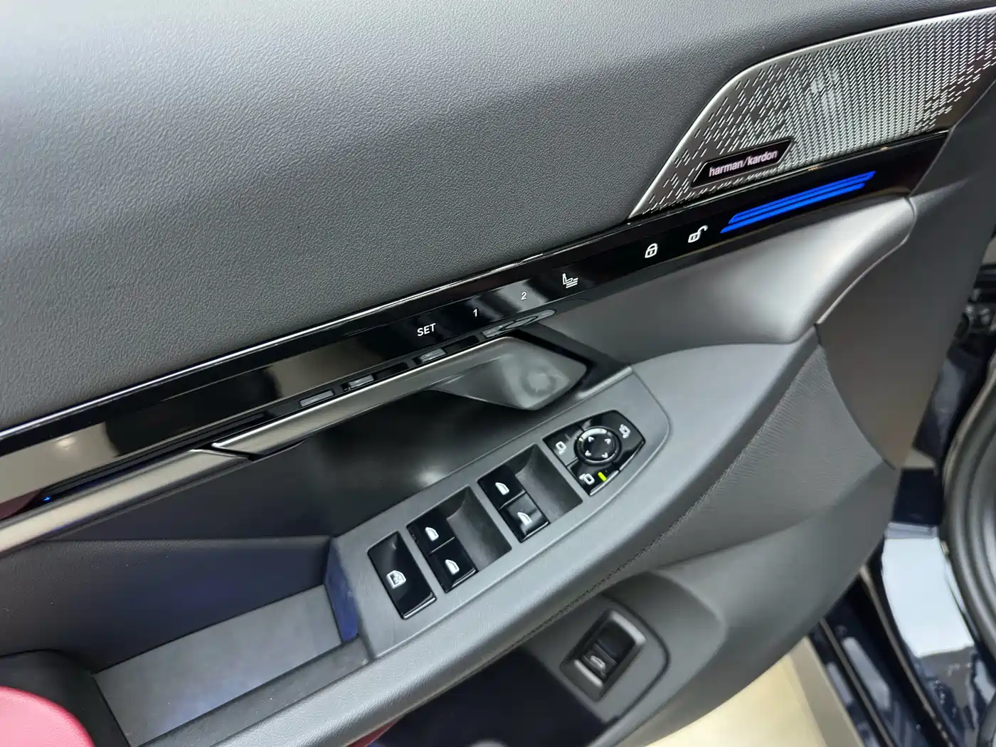 BMW 5 Series 2024 525Li M Sport Package фото 14