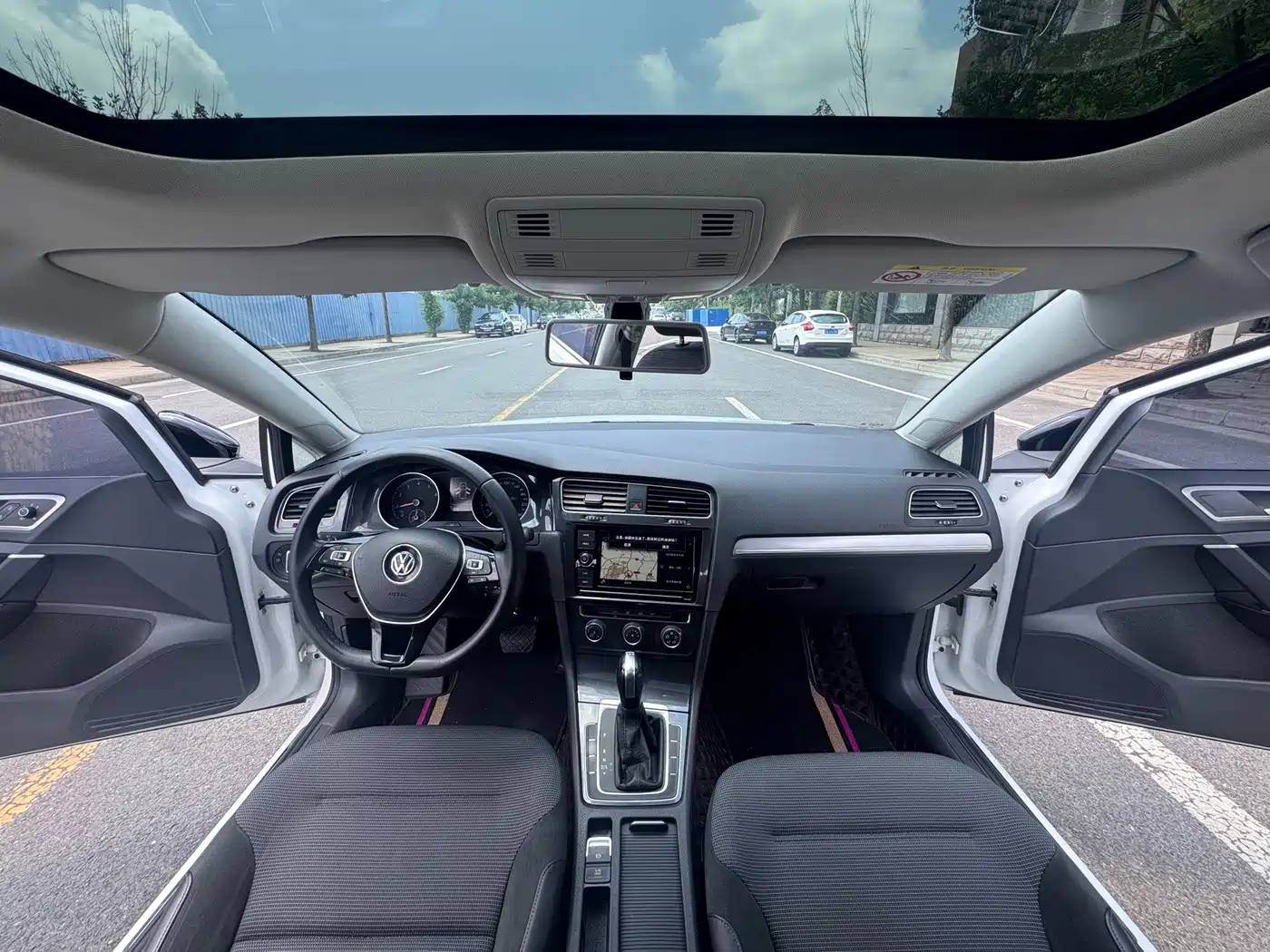 Photo 6 - Volkswagen Golf