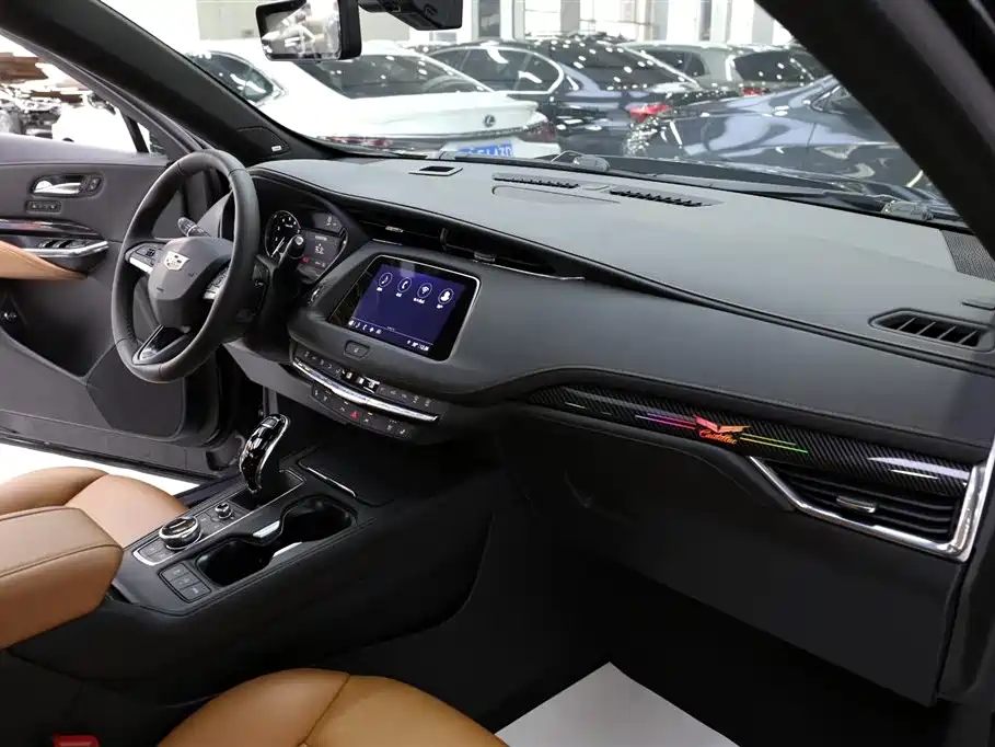 CADILLAC XT4