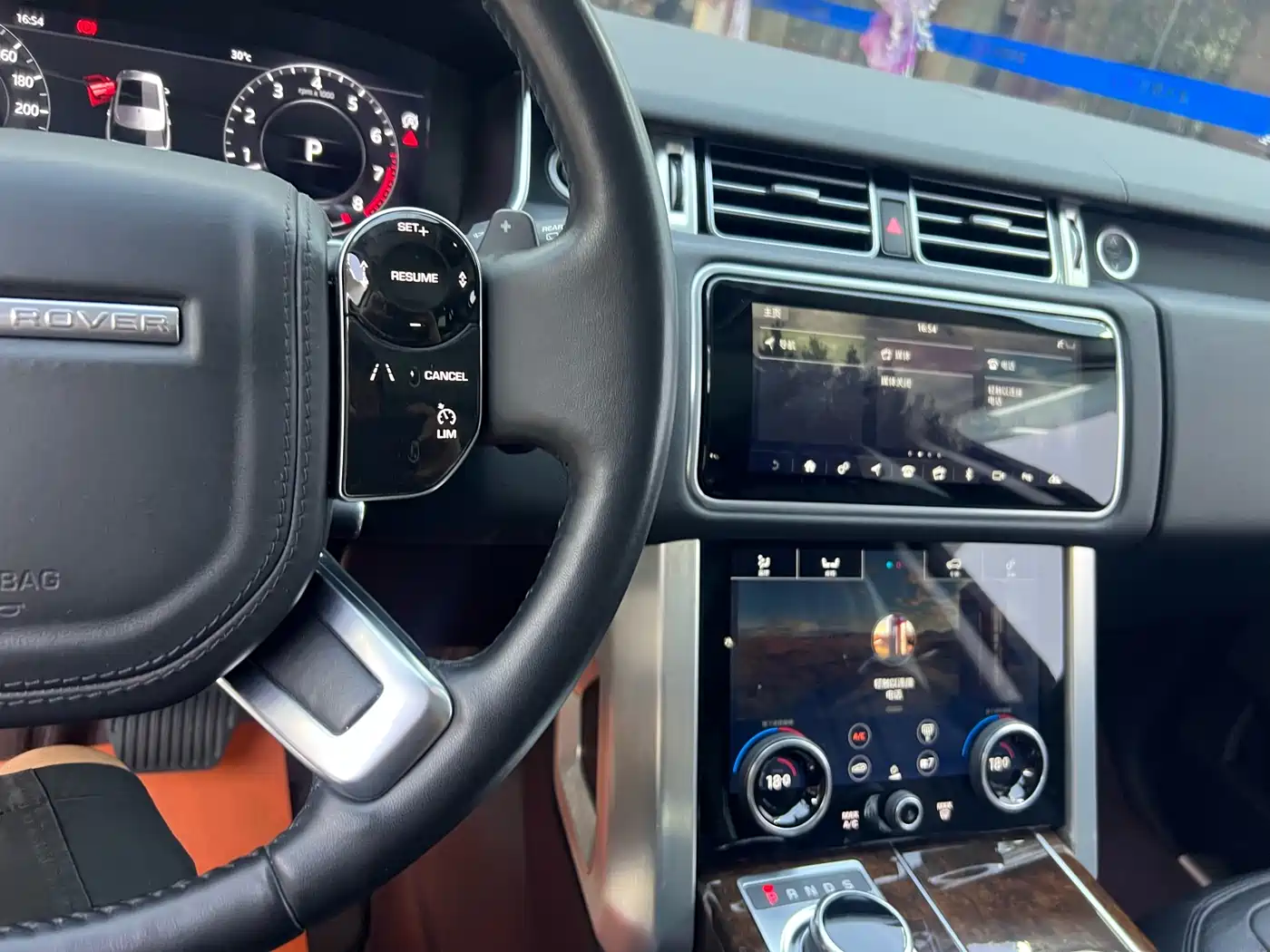 Land Rover Range Rover 2021 3.0 L6 Golden Age Edition фото 14