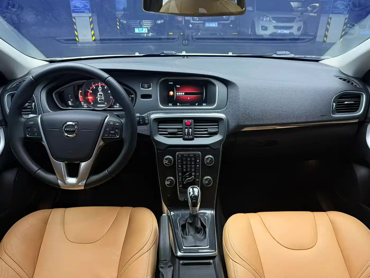 Фото 7 - Volvo V40
