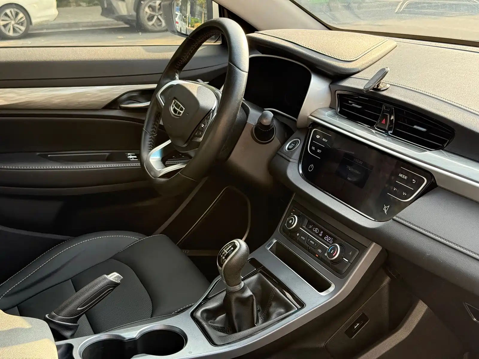 Фото 15 - Geely Emgrand