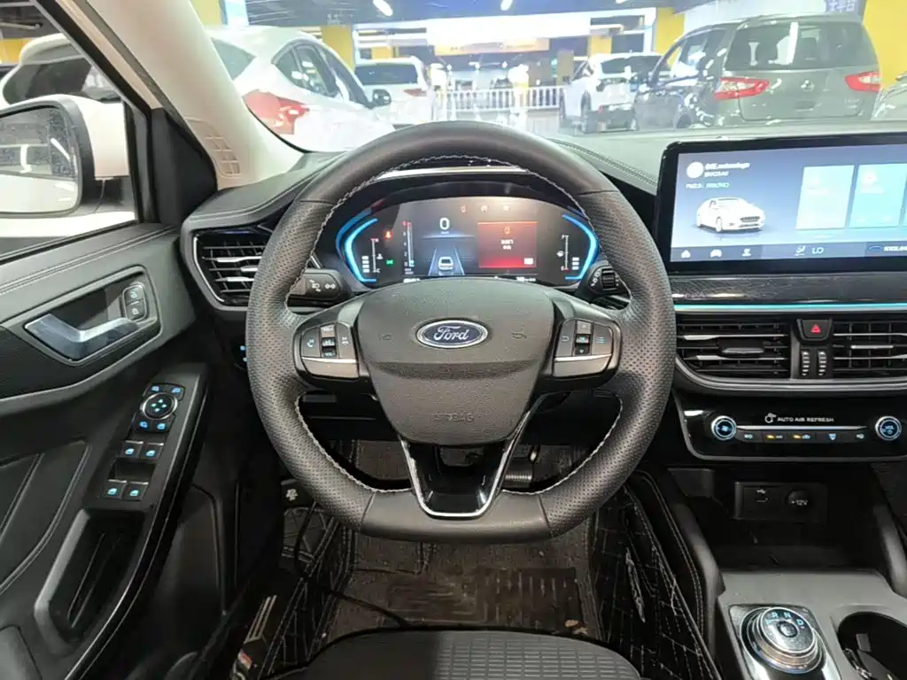 Ford Focus 2022 2021 Hatchback EcoBoost 180 Auto Trend