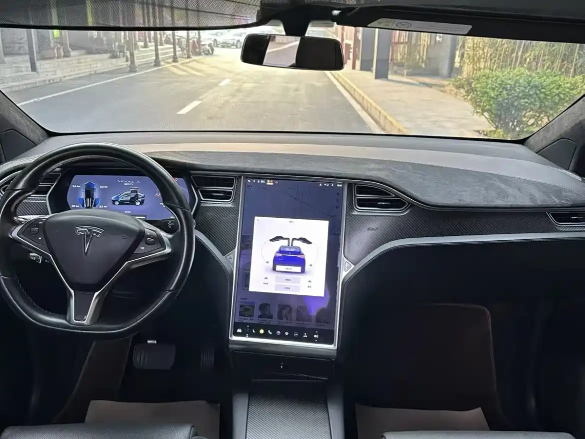 TESLA MODEL X