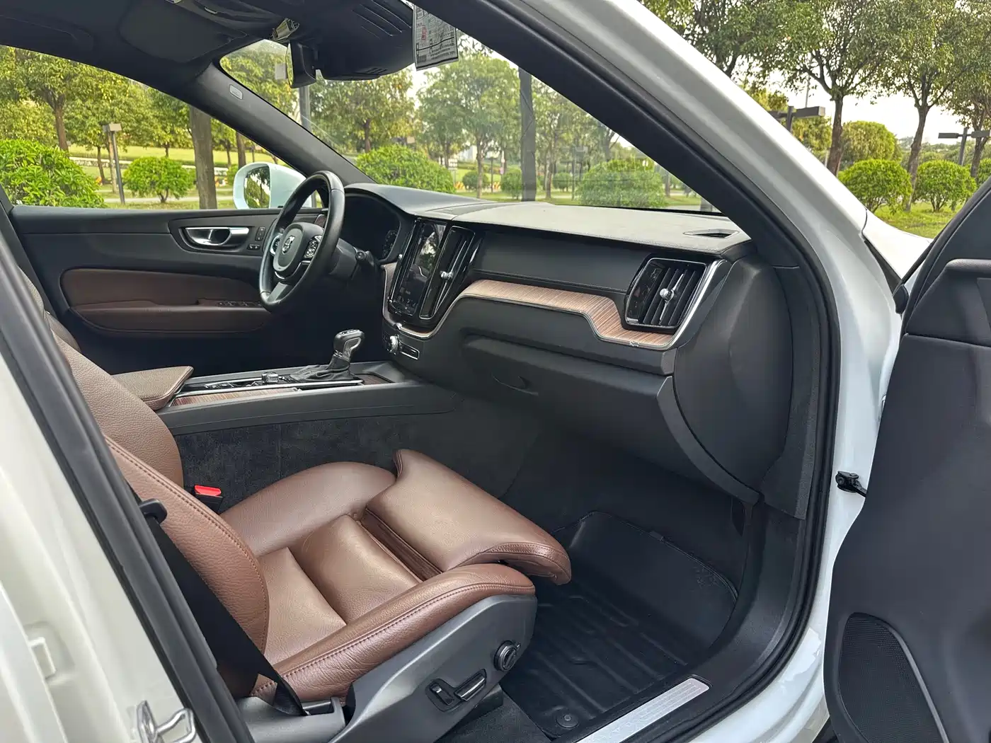 Фото 8 - Volvo XC60