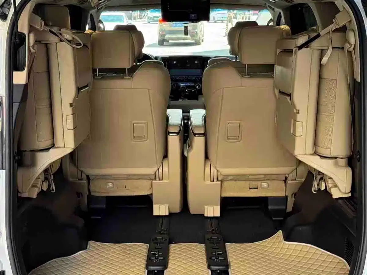 Фото 18 - Toyota Vellfire