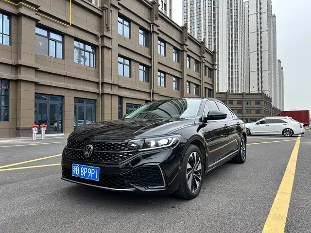 Volkswagen Passat Рестайлинг, 330TSI, Звёздный Элит