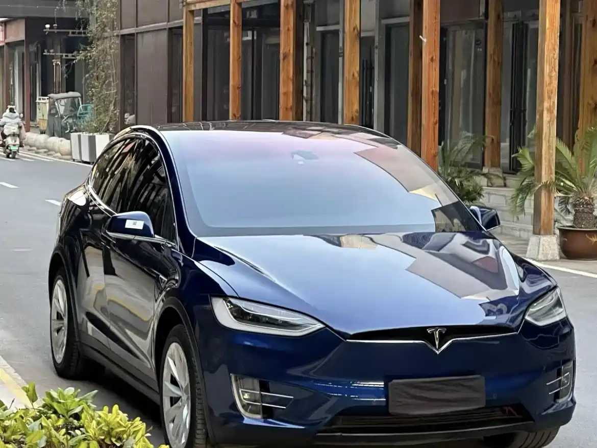 TESLA MODEL X