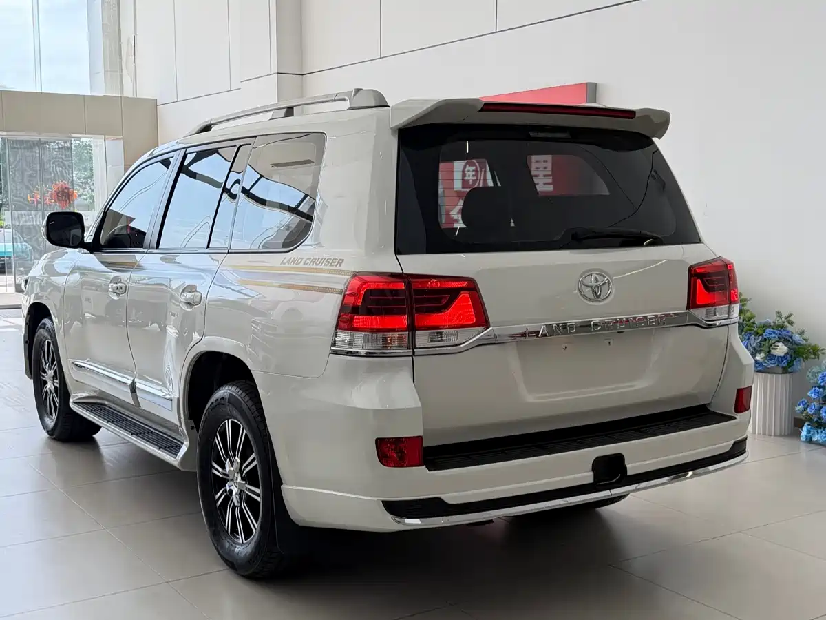Toyota Land Cruiser (Import) 2015 4.0L V6 Middle East Limited Edition фото 14