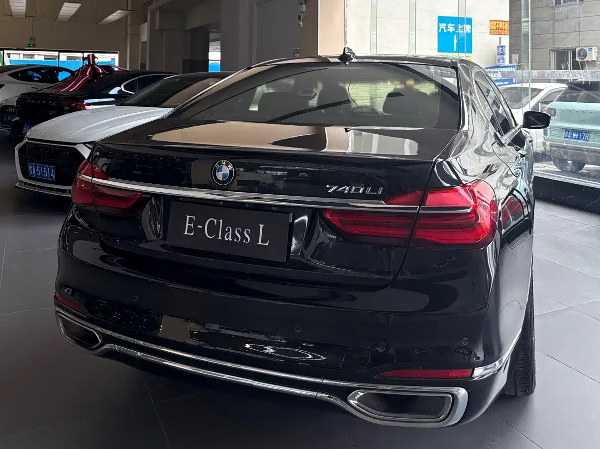 Фото 8 - BMW 7 Series