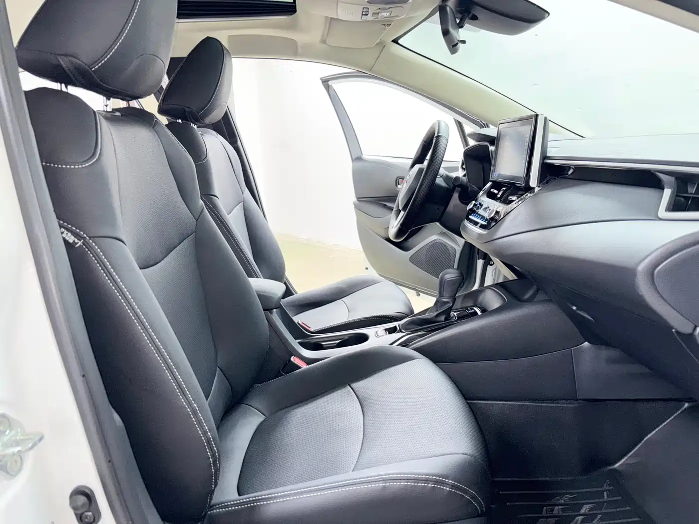 Toyota Corolla 2021 TNGA 1.5L CVT Elite Edition фото 8