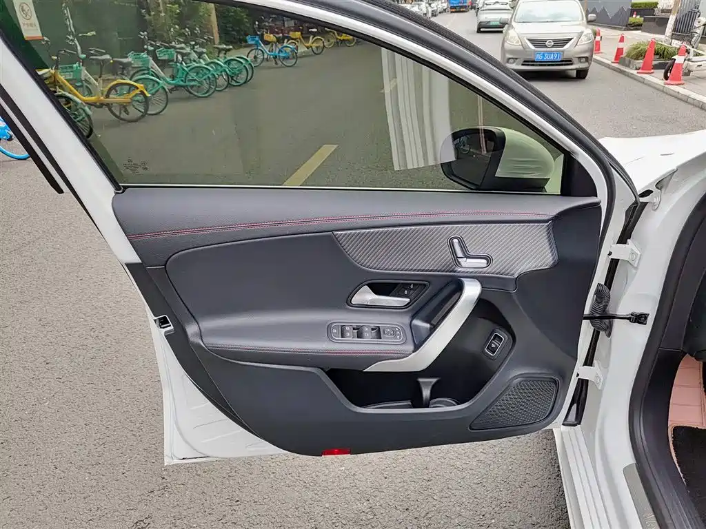 Mercedes-Benz A-Class 2023 A 200 L Fashion фото 6