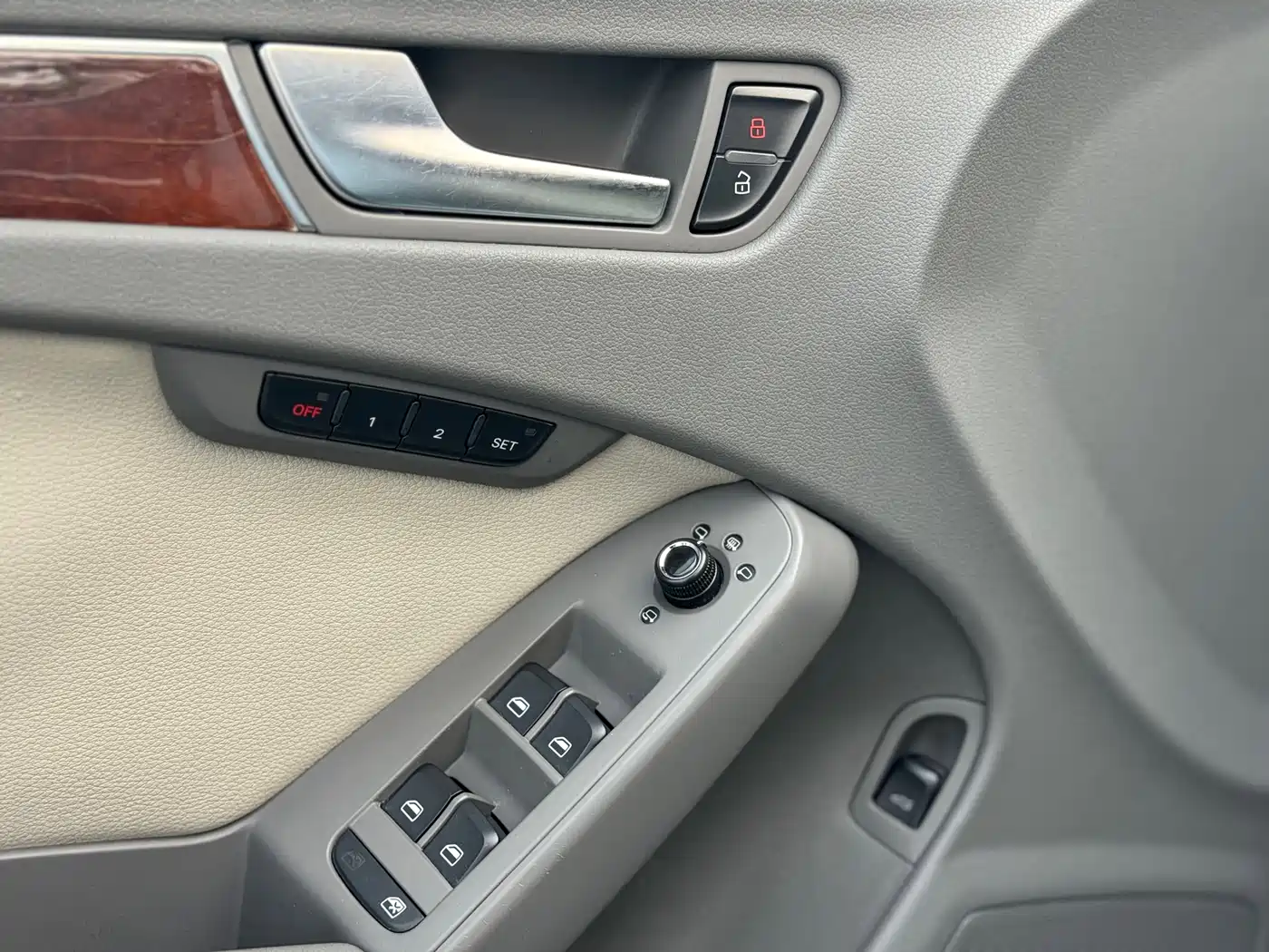 Audi A4L 2010 2.0 TFSI Comfort фото 15