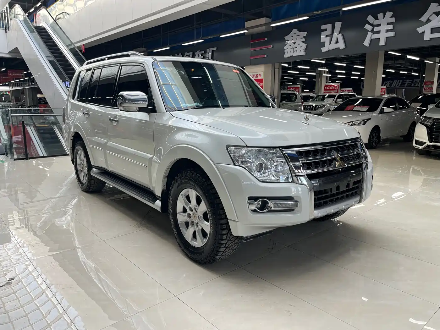 Mitsubishi Pajero (Import) 2018 3.0L Automatic Comfort Version фото 3