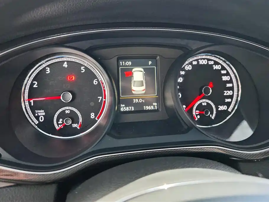 Volkswagen Passat 2017 330TSI DSG Luxury фото 14