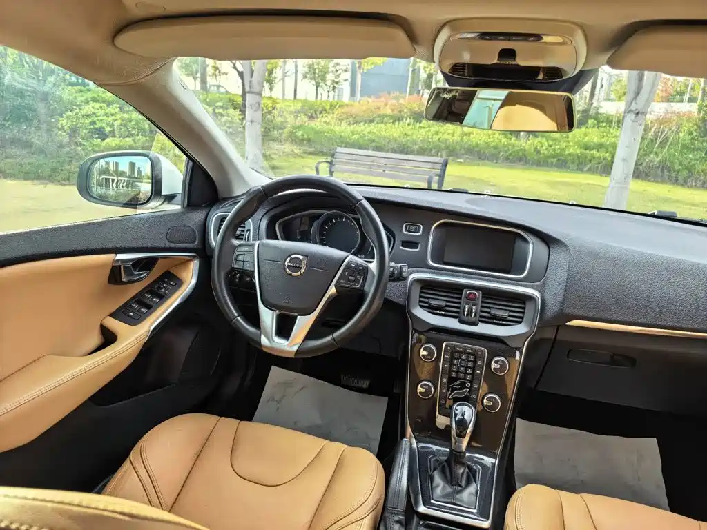 Photo 14 - Volvo V40